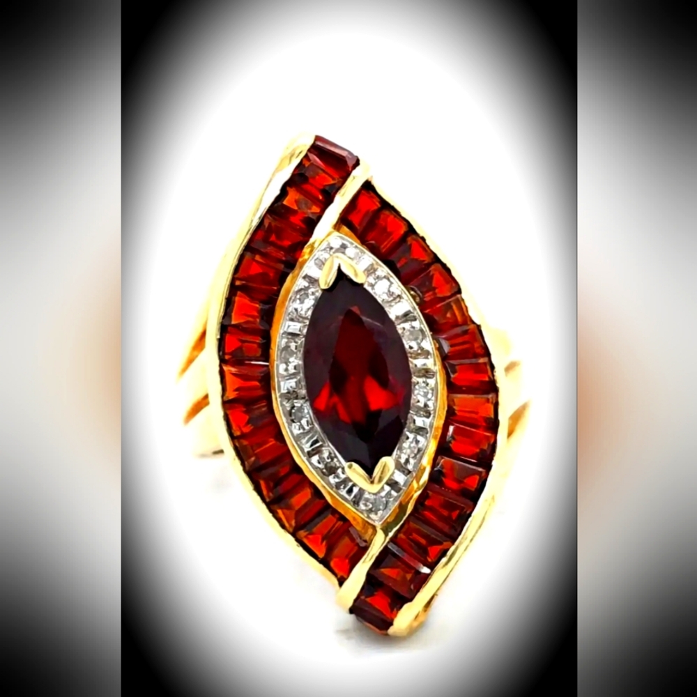 Garnet & Diamond 14 Carat Yellow Gold Ring / size 7
